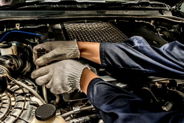people-are-repair-car-use-wrench-screwdriver-work_39733-50